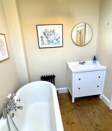 A Wonderful And Cosy Townhouse In *