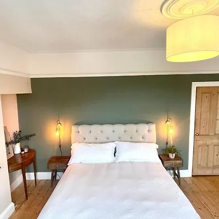 A Wonderful And Cosy Townhouse In * York