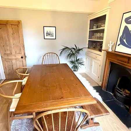 A Wonderful And Cosy Townhouse In *