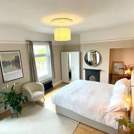 Сasa de vacaciones A Wonderful And Cosy Townhouse In *
